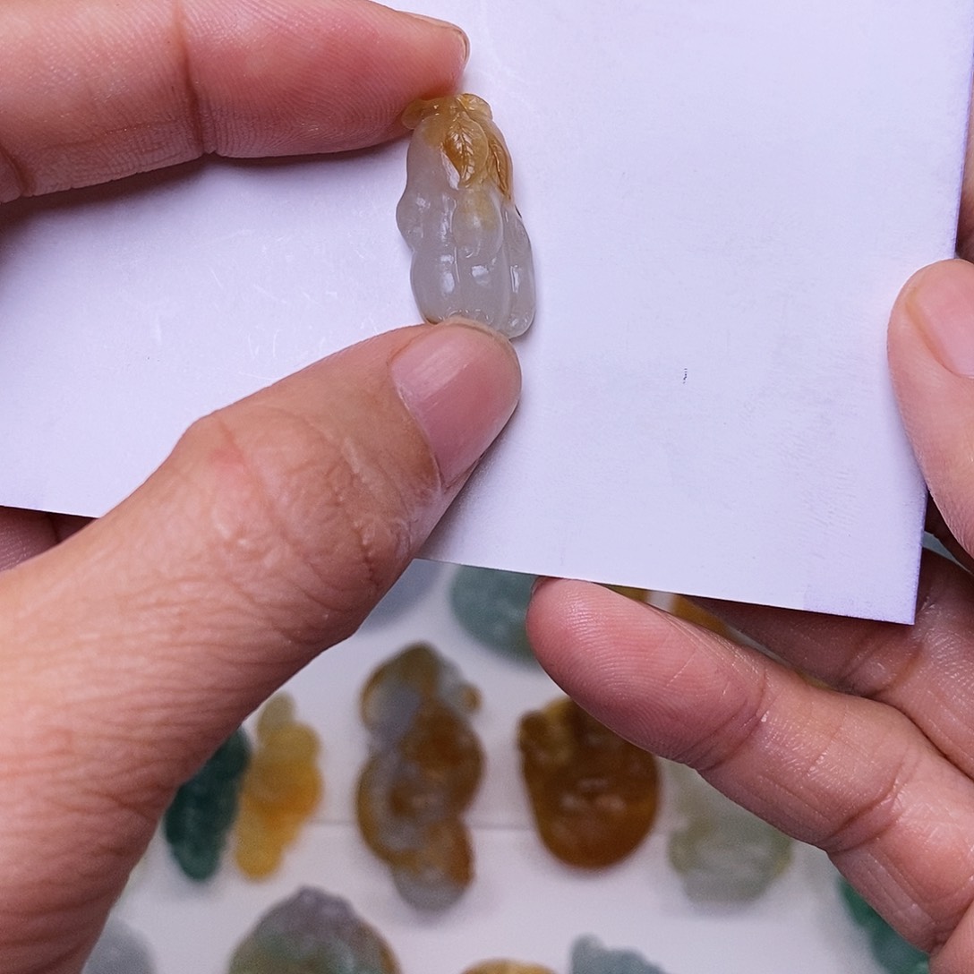 定制翡翠未镶嵌吊坠