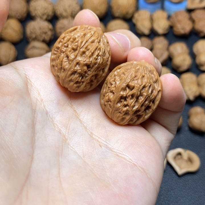 文玩核桃把件猛****&野生核桃