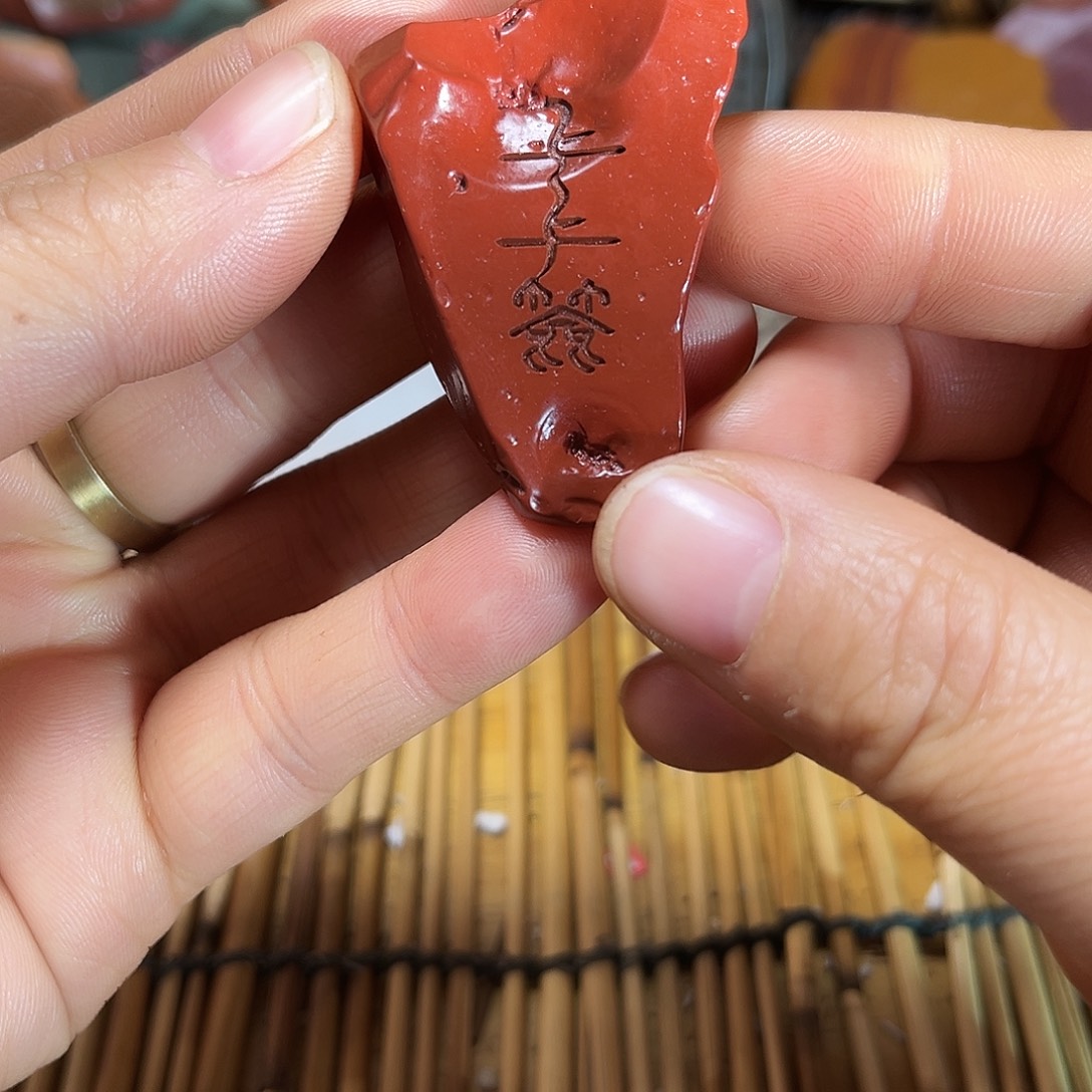新疆原石雕刻手把件