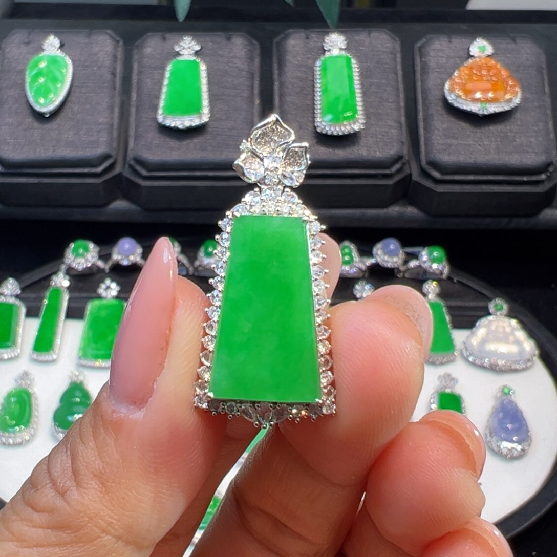 翡翠18K金镶嵌颈饰收到货48小时鉴赏期