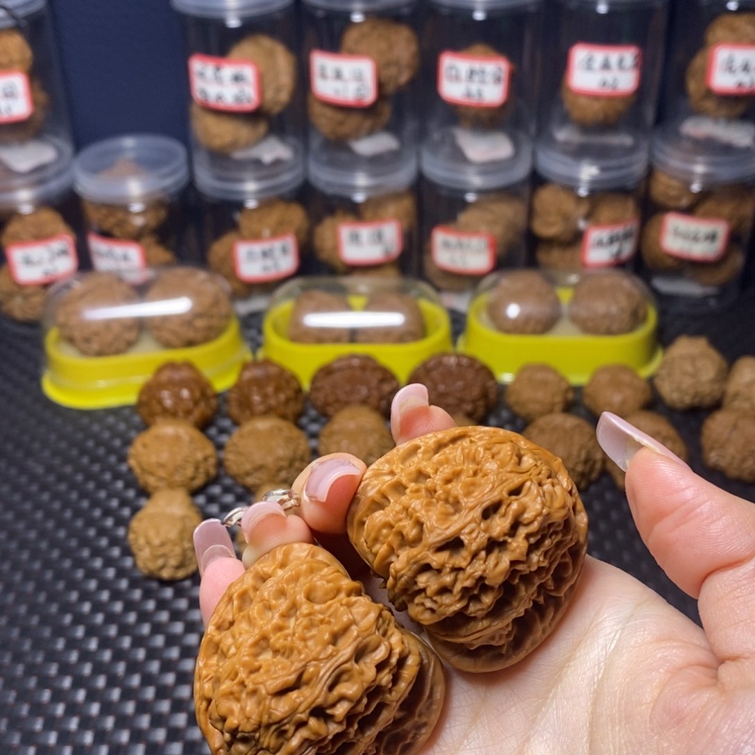 文玩核桃吊坠毕业南疆