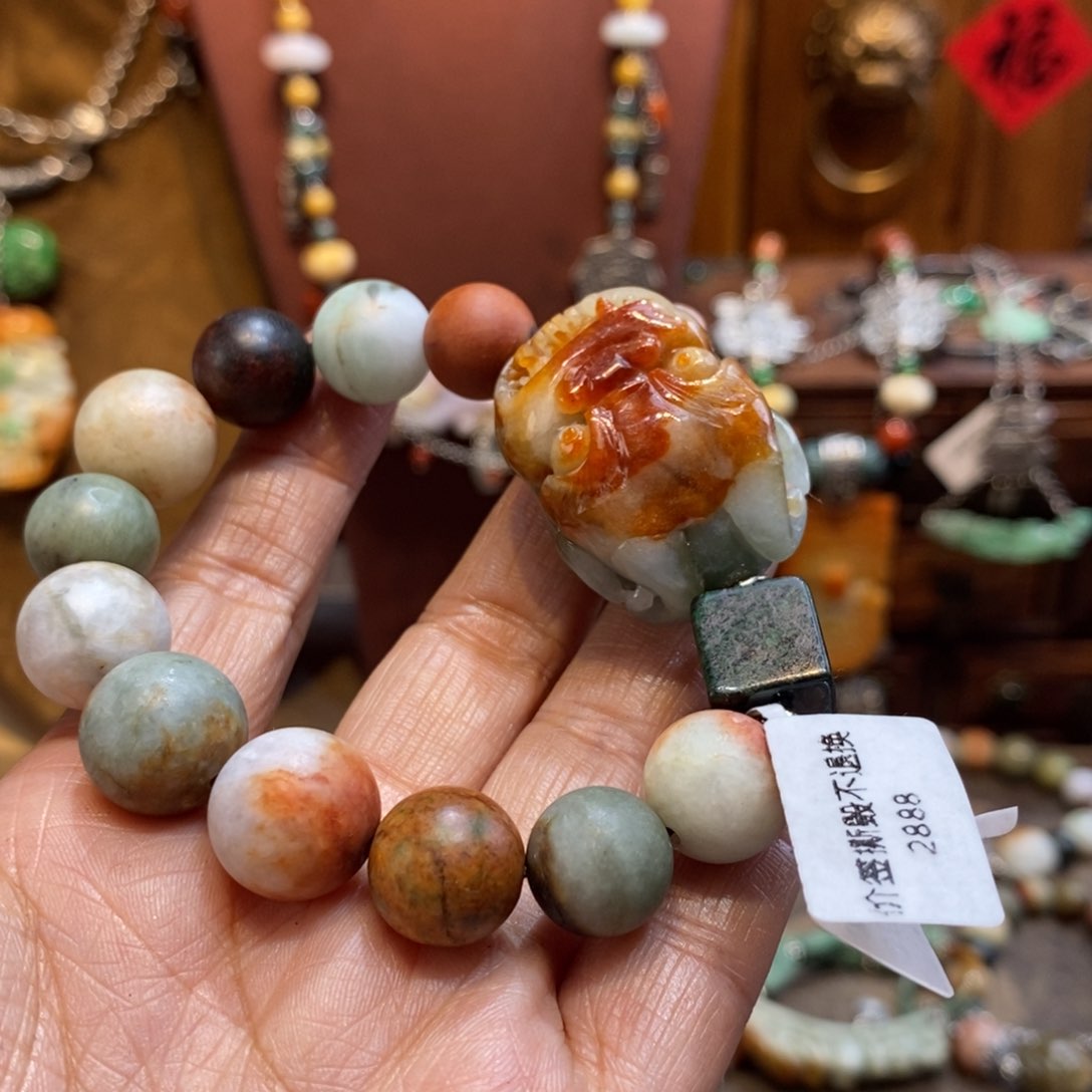 翡翠吊坠(赠链)未镶嵌