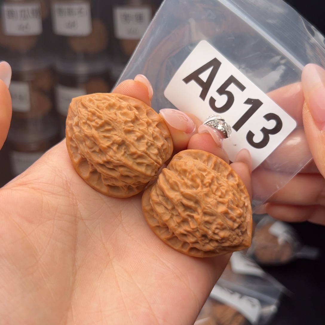 文玩核桃吊坠金牛36