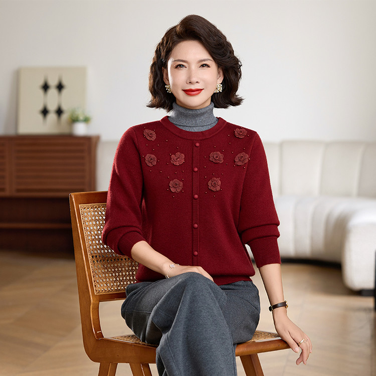 妈妈高领加绒加厚绣花打底衫中年女一体绒毛衣保暖上衣翻领针织衫