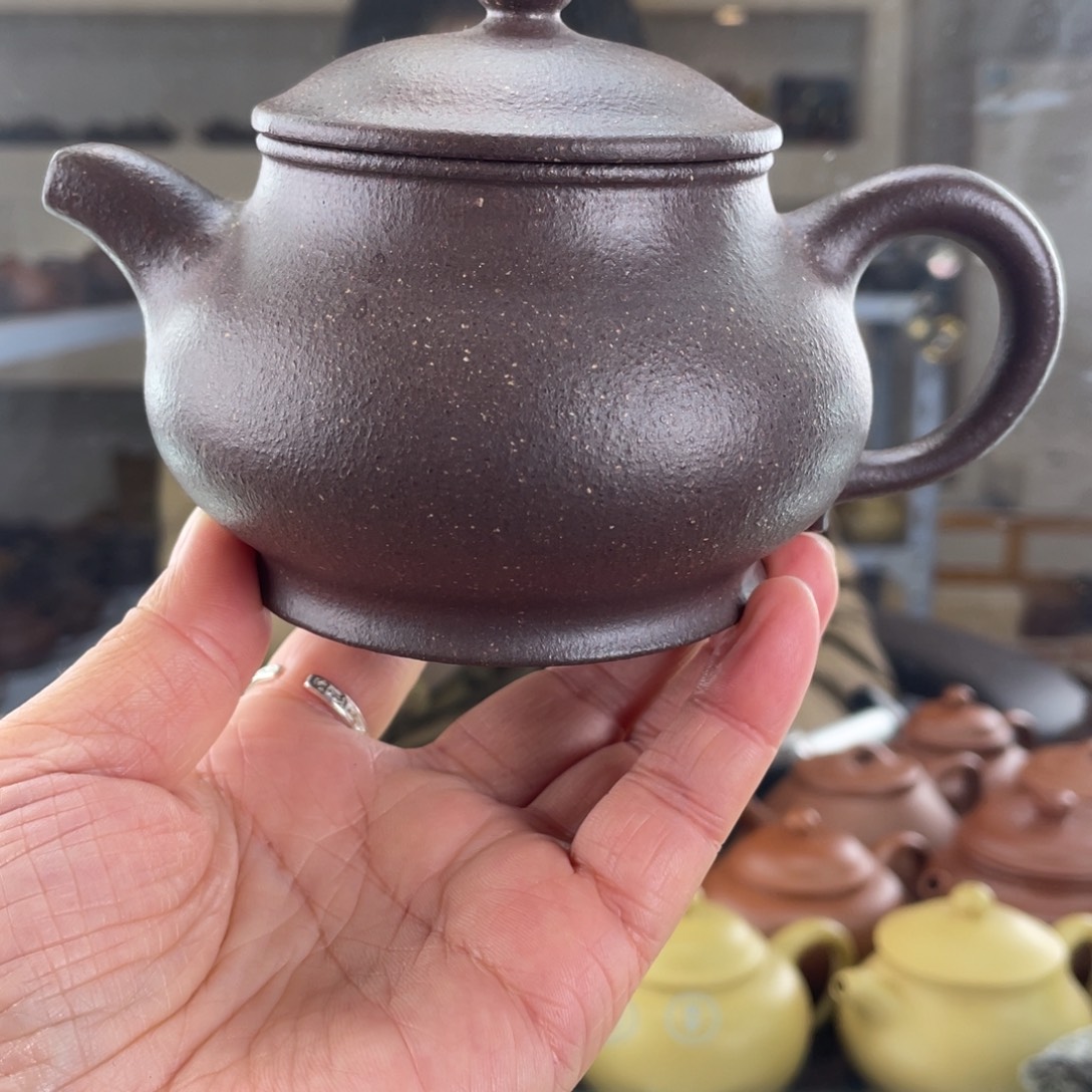 紫砂茶壶平台底槽清手磨料潘壶260cc