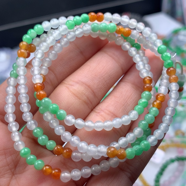 翡翠手镯未镶嵌卡