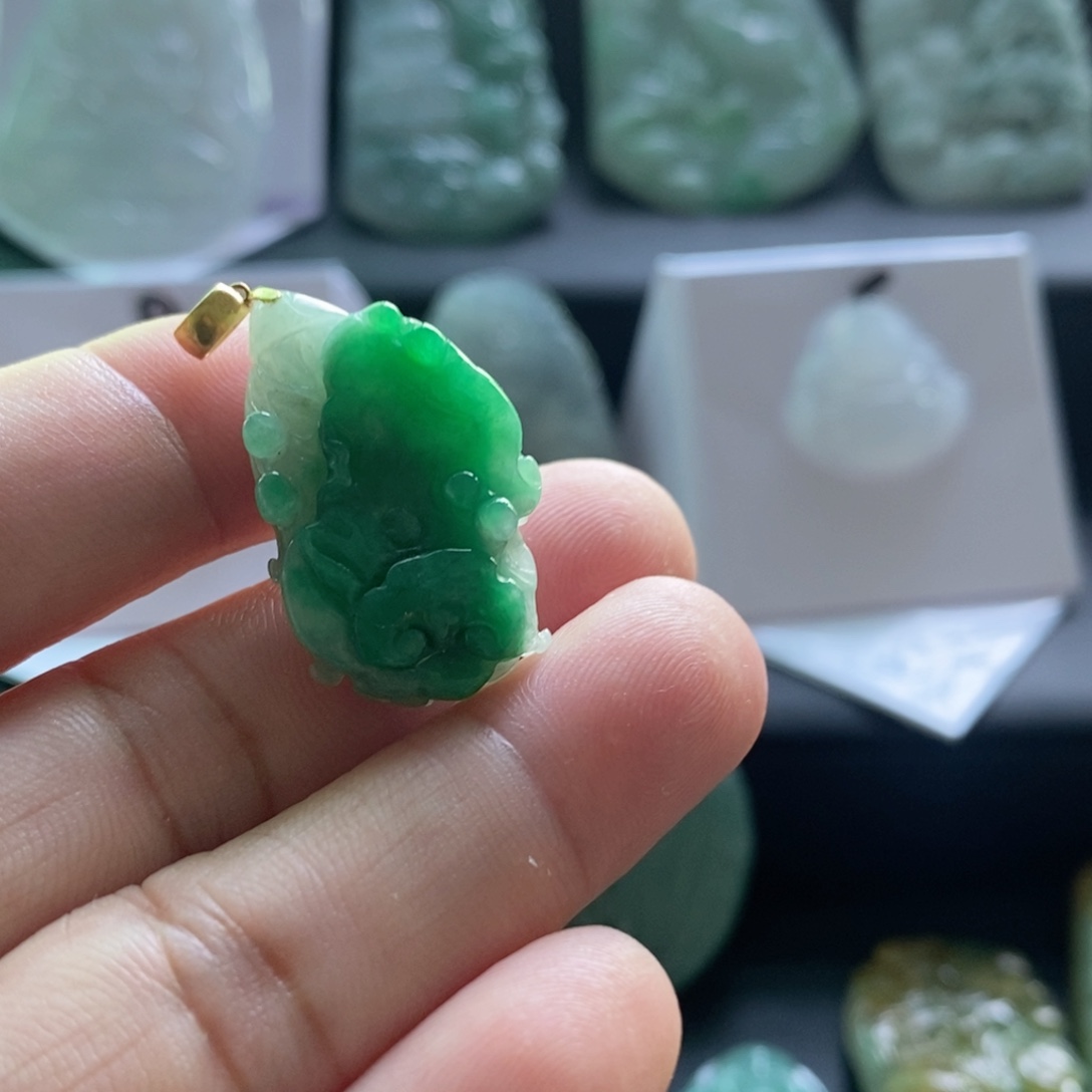 颈饰18K金镶嵌翡翠百菜
