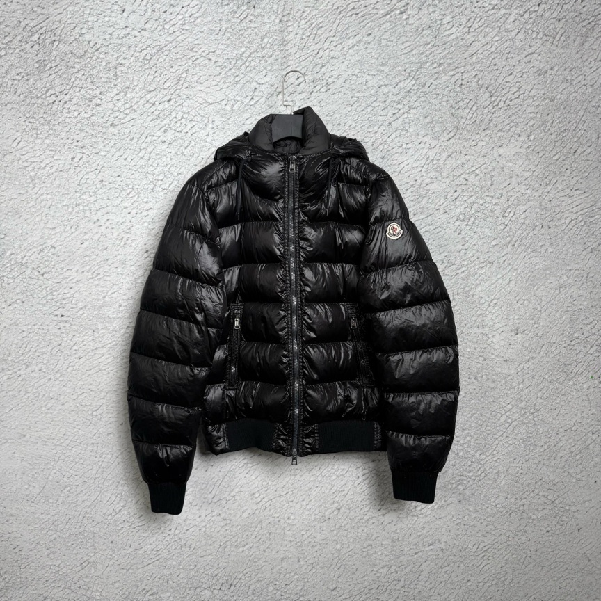 99新 MONCLER Moncler 黑色羽绒服