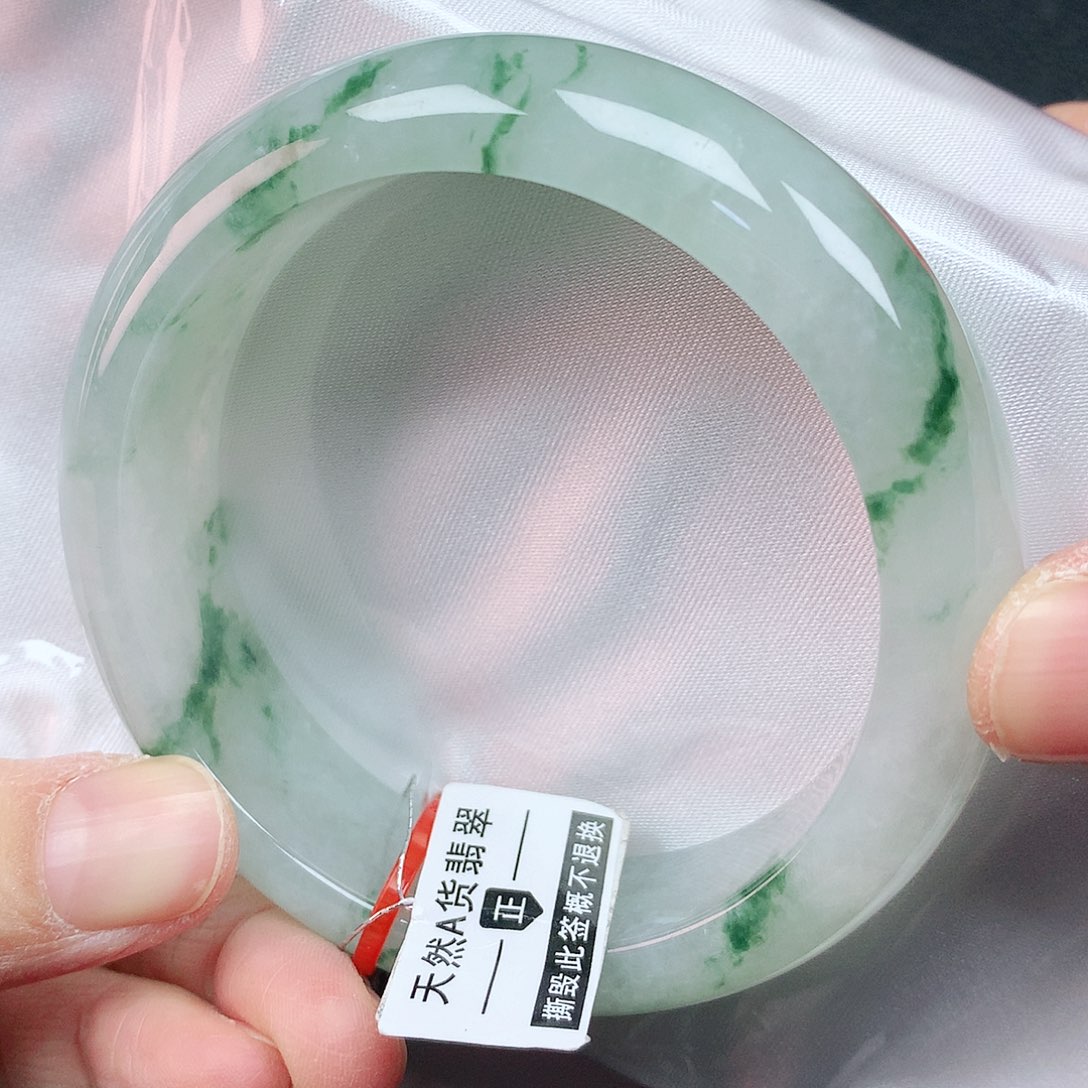 翡翠手镯未镶嵌58轮胎