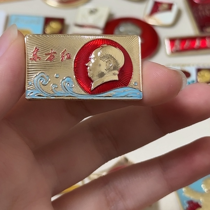 飞***情红色收藏直播像章