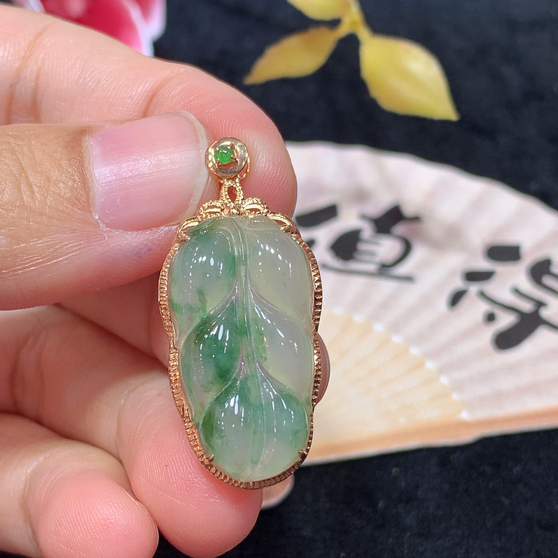 宠粉福利18k金天然A货翡翠飘花树叶吊坠经典轻奢时尚