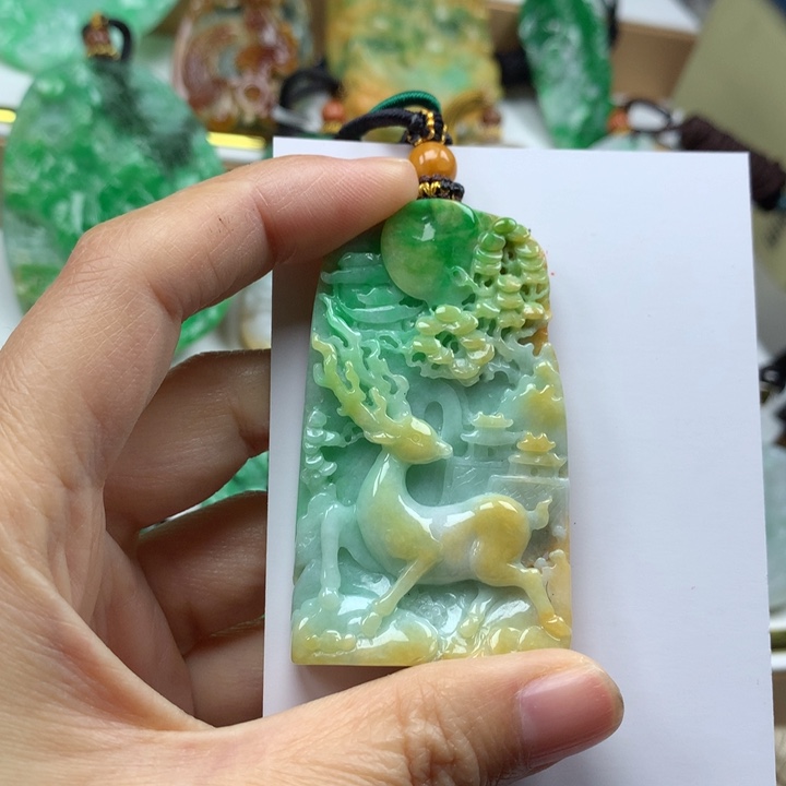翡翠颈饰未镶嵌吊坠