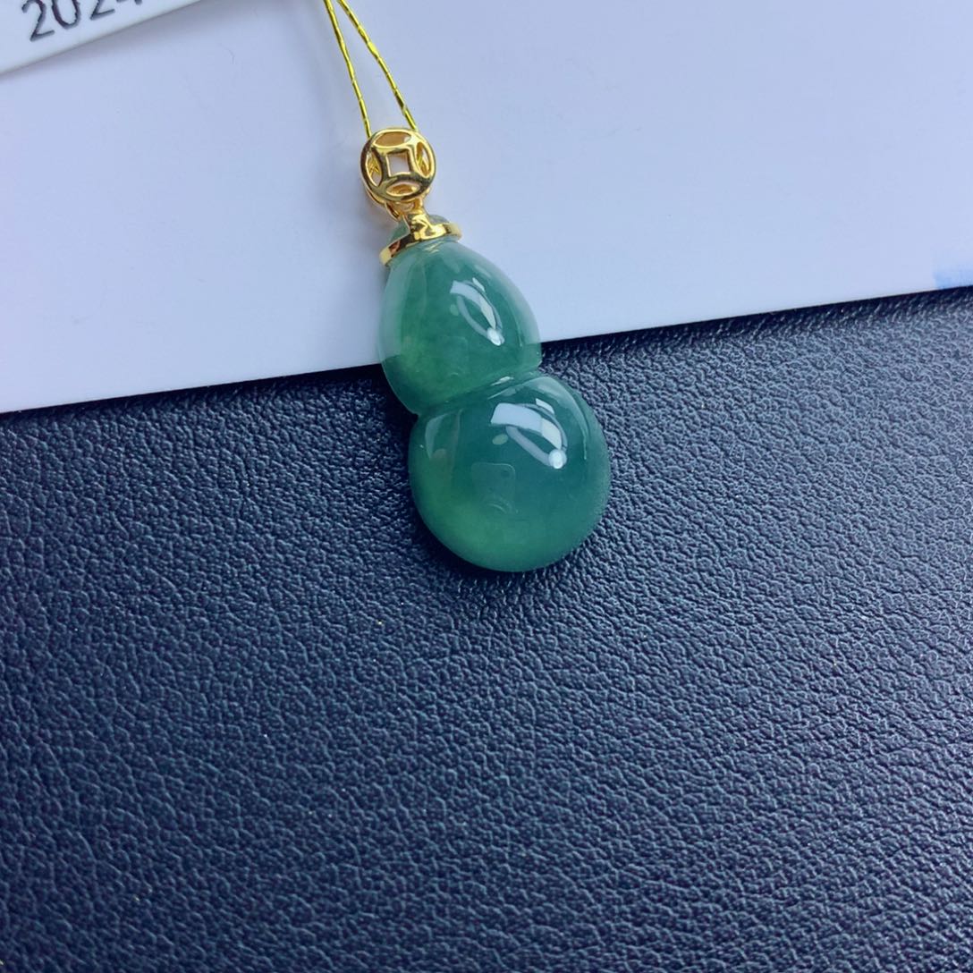 翡翠颈饰未镶嵌葫芦
