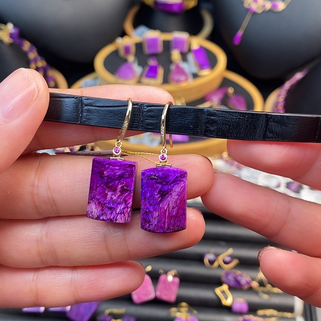 苏纪石（舒俱来）18K金镶嵌耳饰