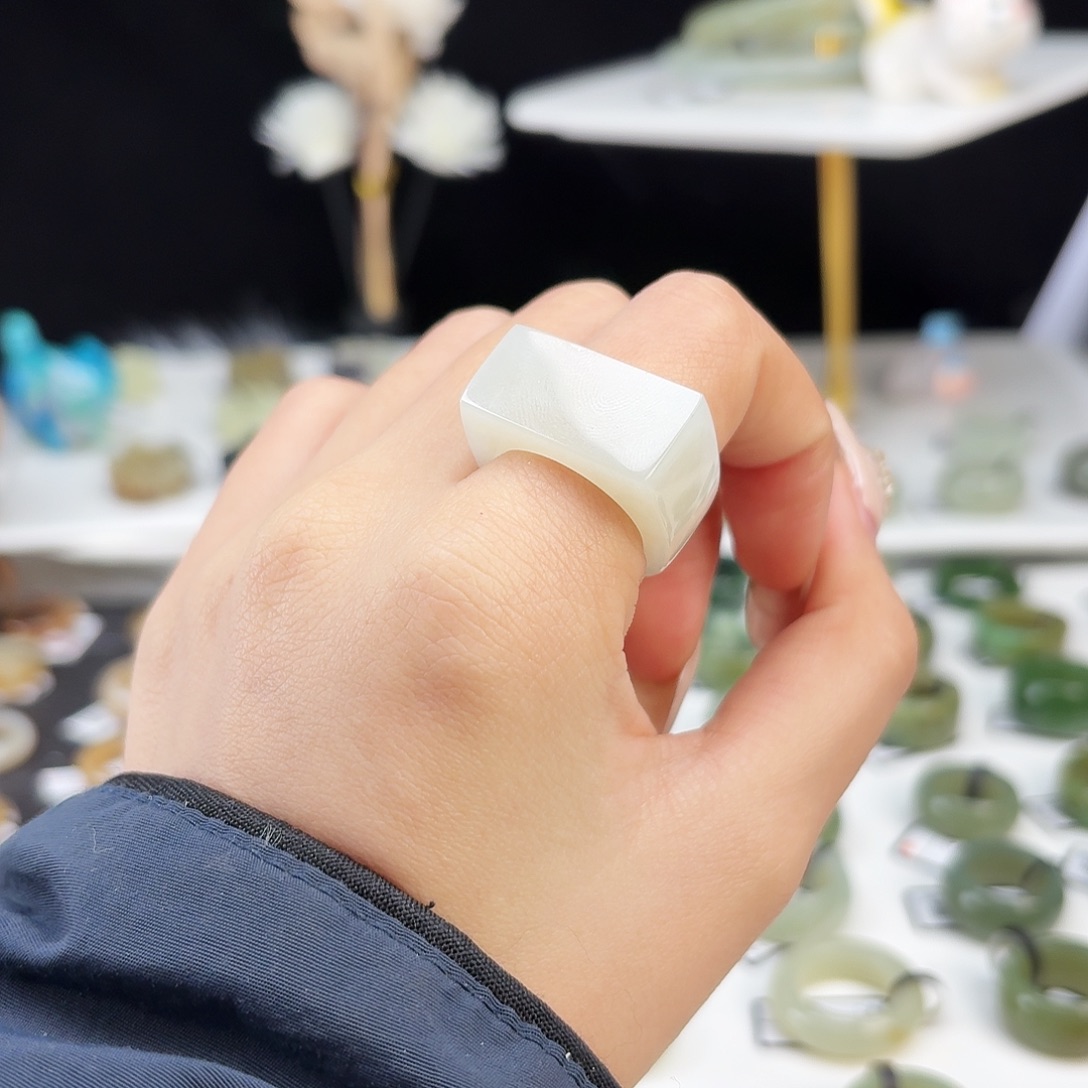 和田玉未镶嵌戒指P17月光白马鞍17.8不退换