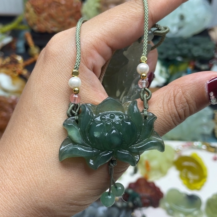 蛇纹石玉未镶嵌颈饰