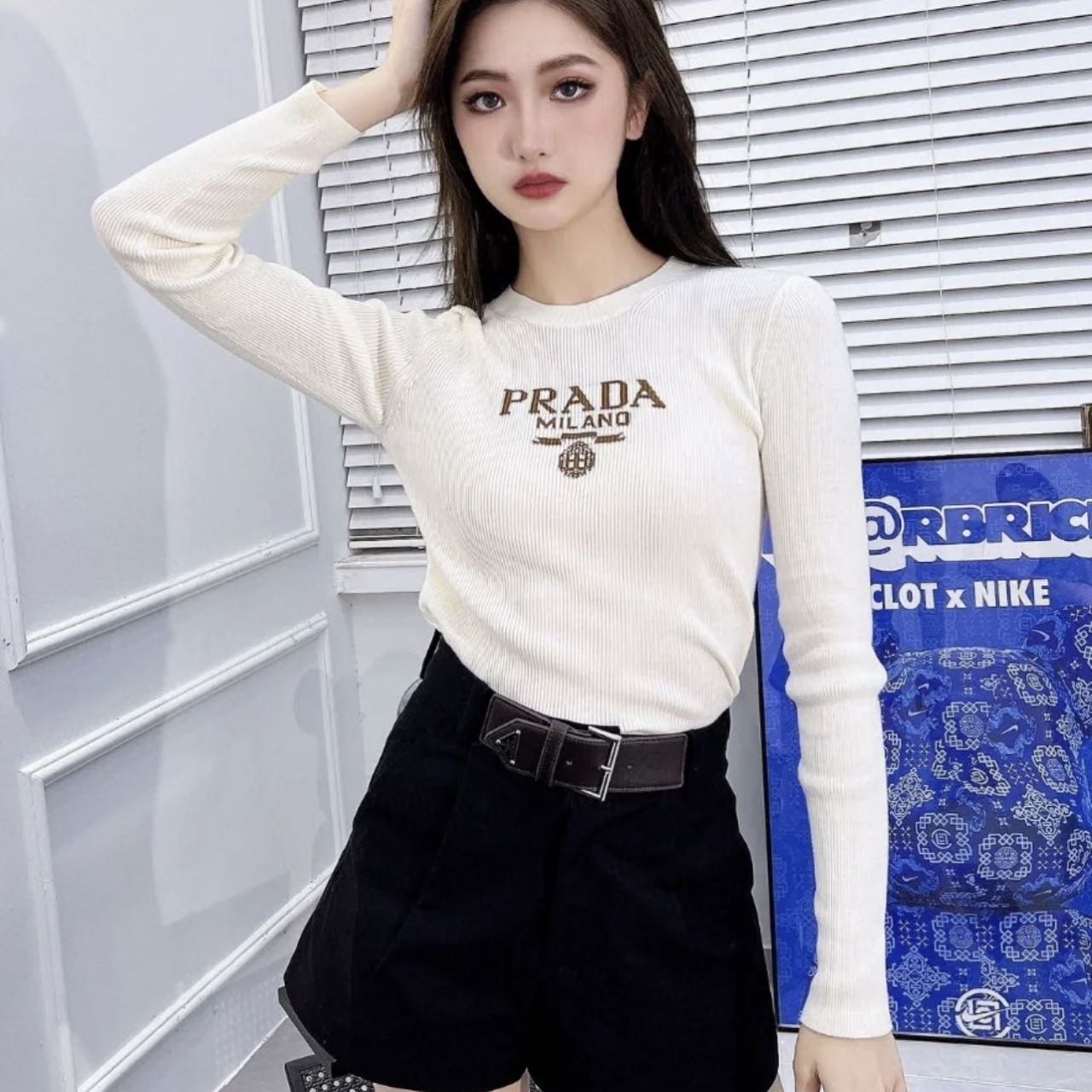 全新未使用 Prada/普拉达 汤/P215054193/杏色logo针织衫 40码