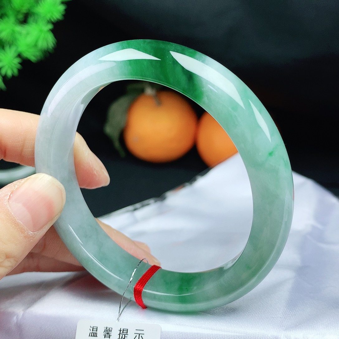 翡翠手镯未镶嵌57圈