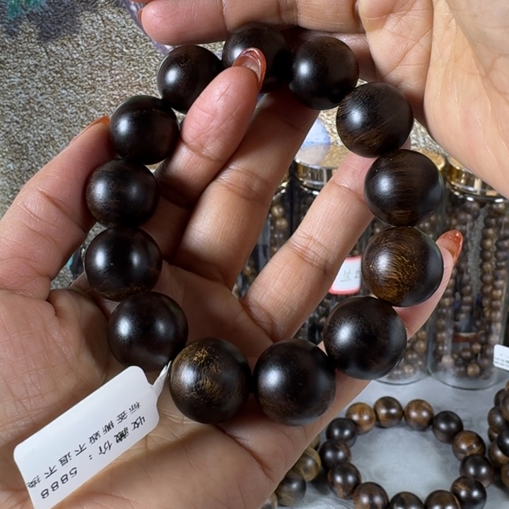 沉香手串耗*白棋虎纹瘤