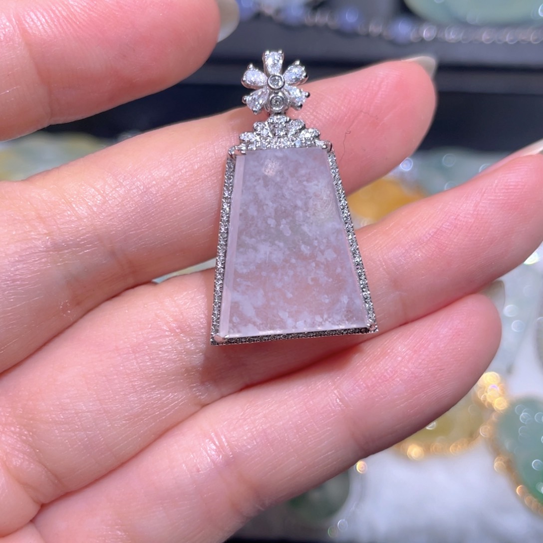 颈饰18K金镶嵌翡翠翡翠