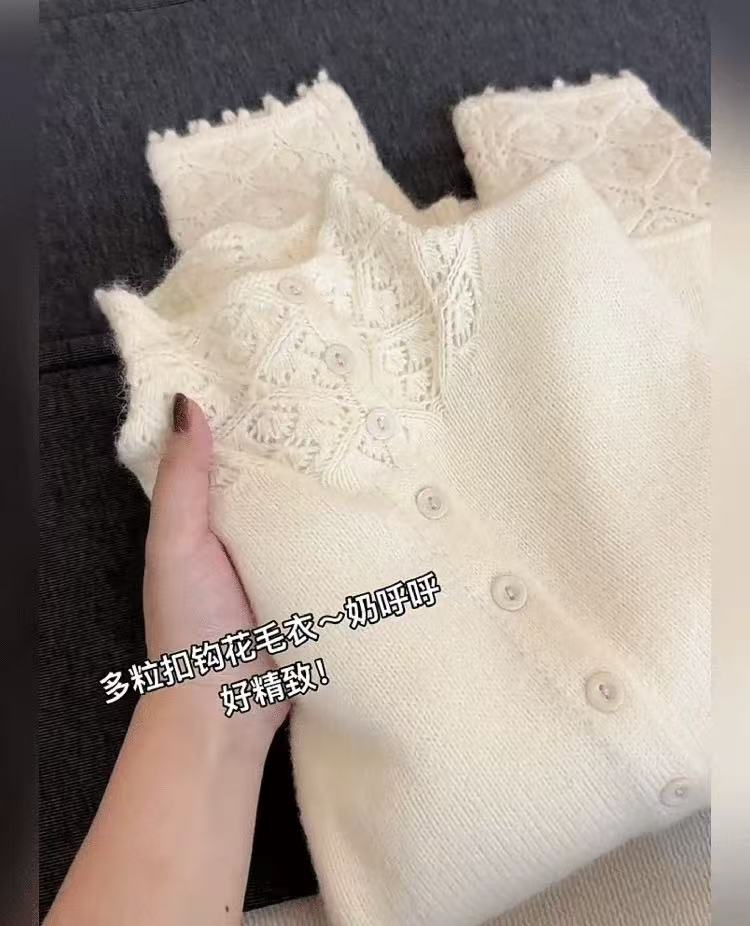 欧货米白色精致勾花半高领单排扣针织开衫女秋冬新款温柔气质毛衣