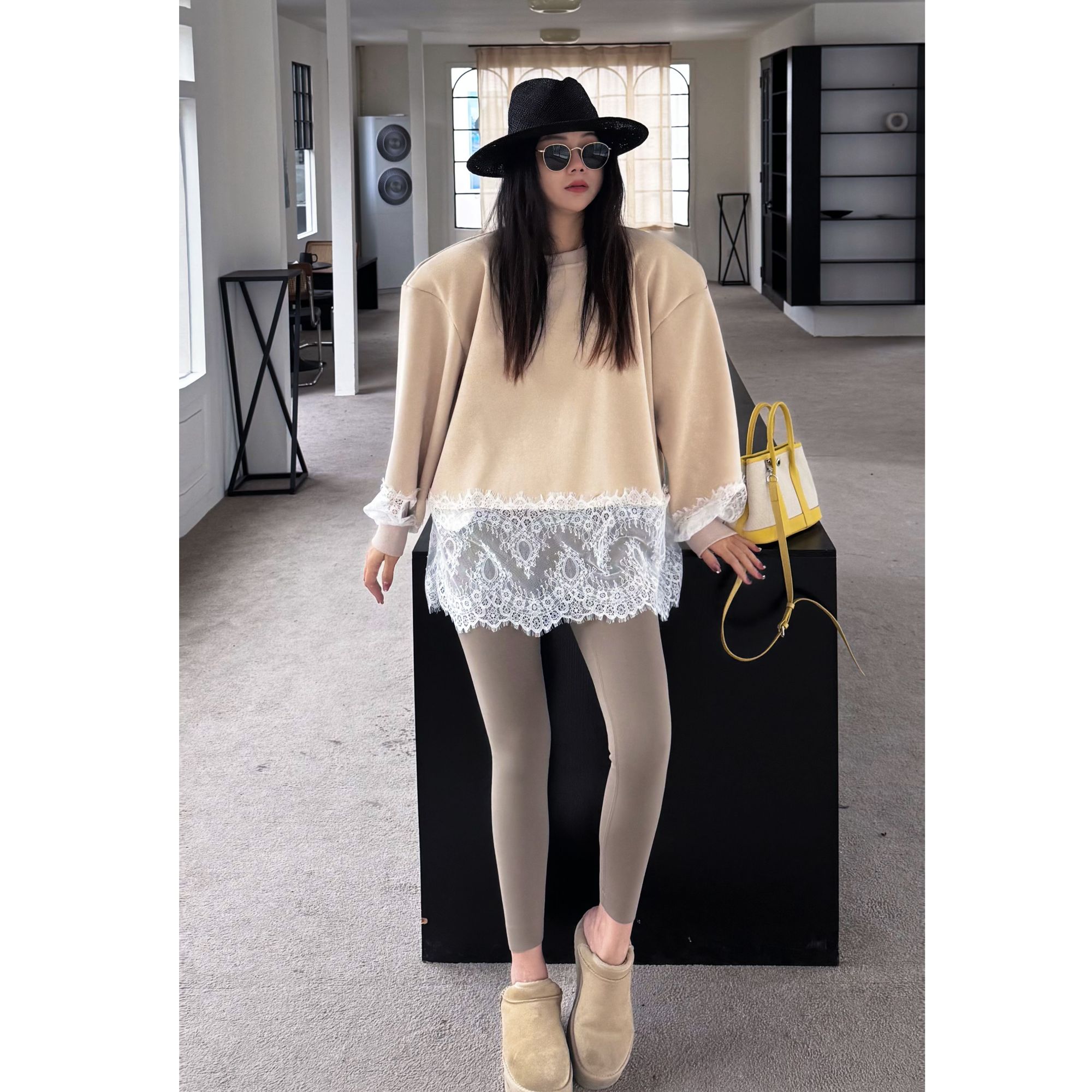 吉吉【时岁盛新系列九】白色蕾丝花边下摆气质加绒长袖卫衣#3189