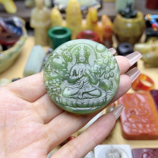 蛇纹石玉未镶嵌颈饰