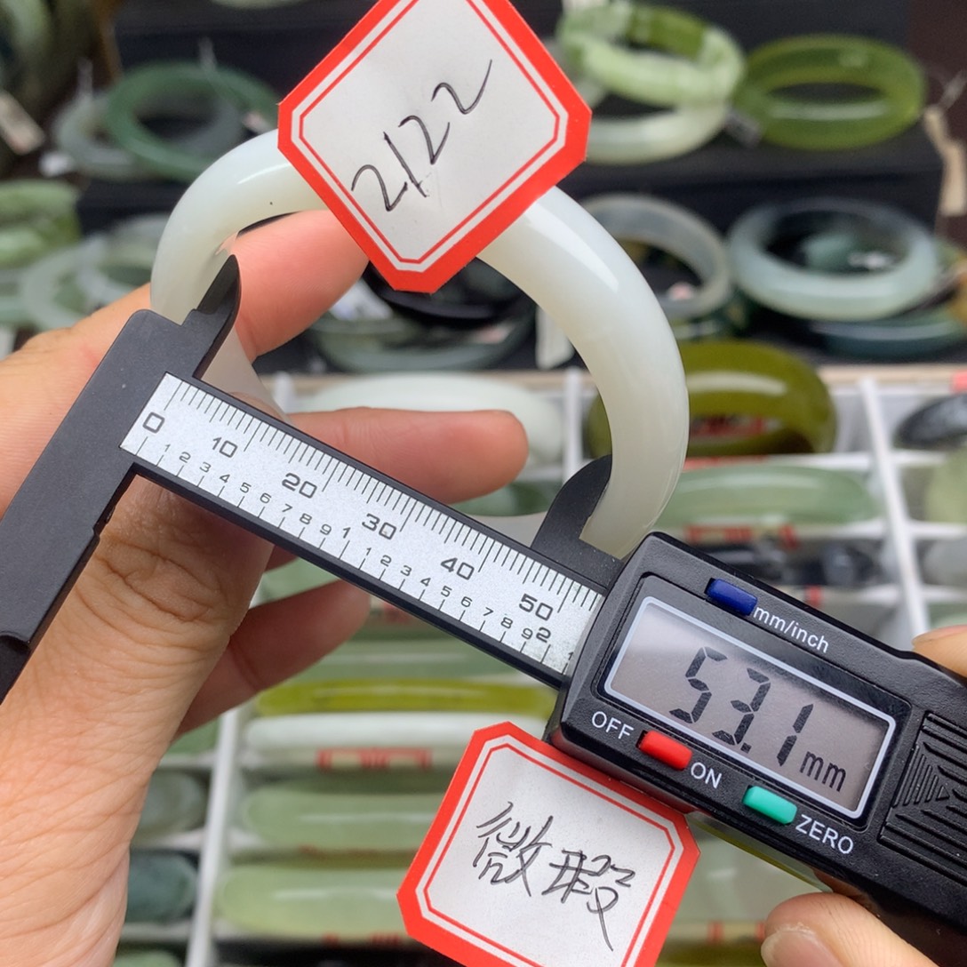 我***觉蛇纹石玉未镶嵌手镯2122