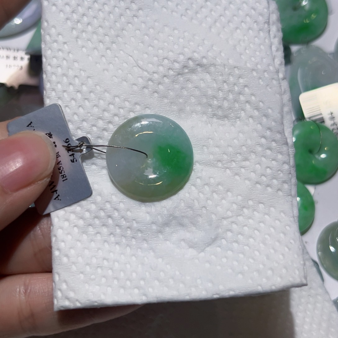 翡翠颈饰未镶嵌天然翡翠A货