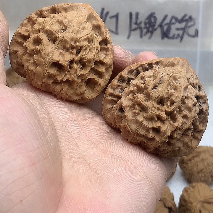 文玩核桃吊坠49 三角官帽
