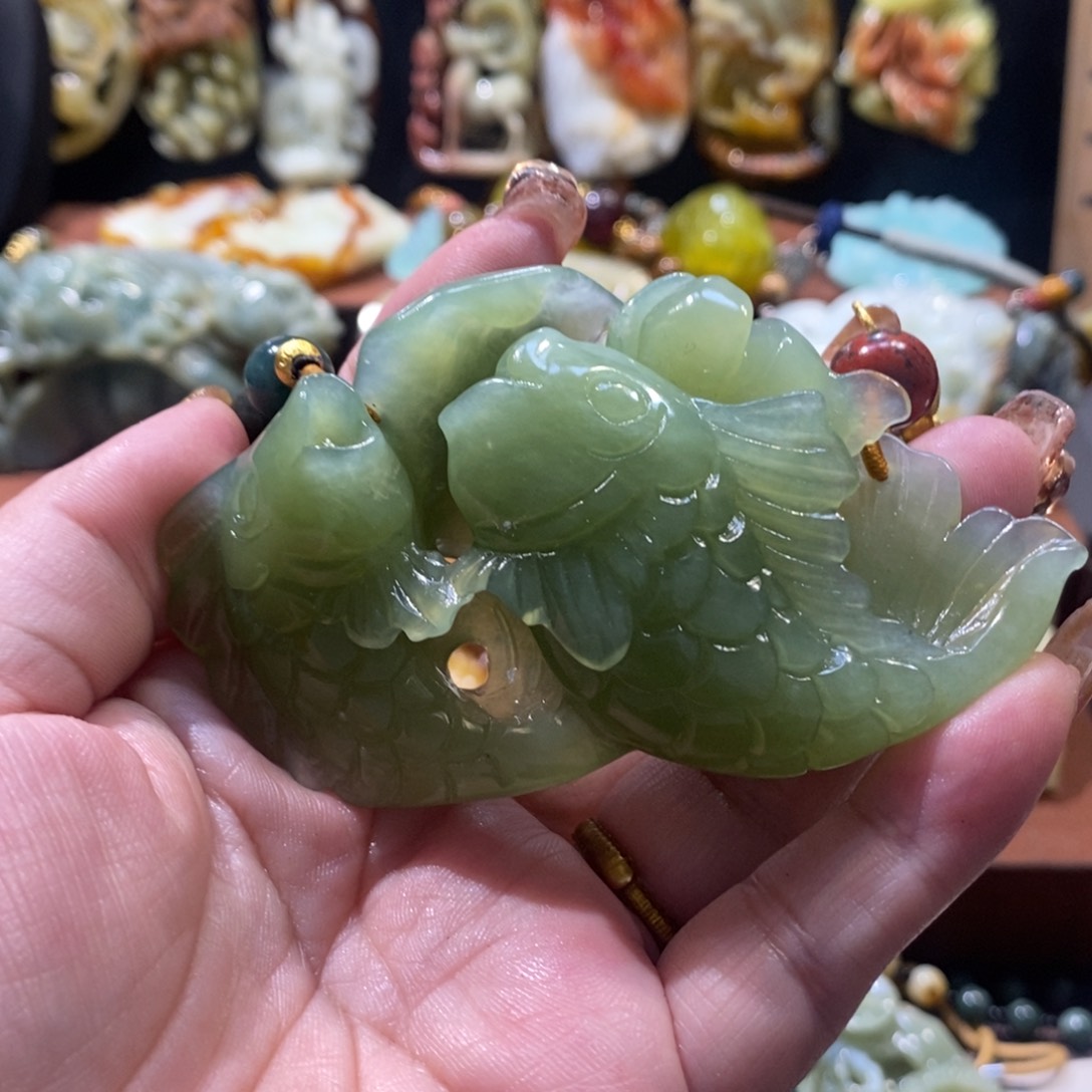 蛇纹石玉颈饰未镶嵌