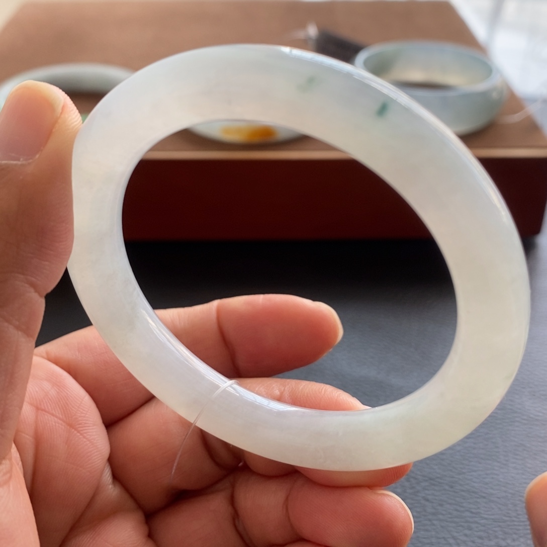 翡翠未镶嵌手镯（圆镯）天然翡翠手镯