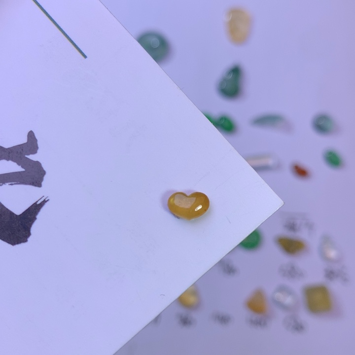 翡翠颈饰未镶嵌天然翡翠A货爱心