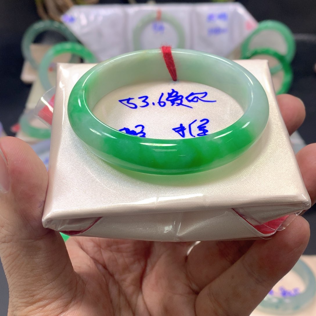 未镶嵌手镯（贵妃镯）翡翠翡翠