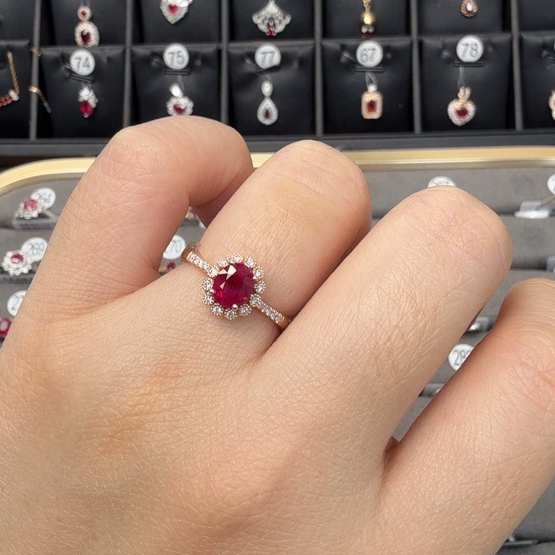 戒指红宝石18K金镶嵌复古蕾丝大号1.02克拉