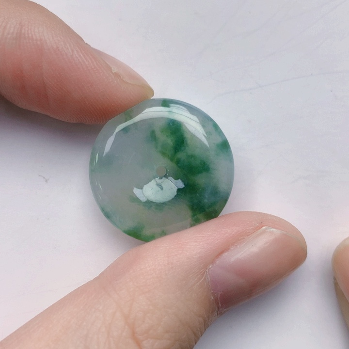 翡翠未镶嵌颈饰九元证书费自理