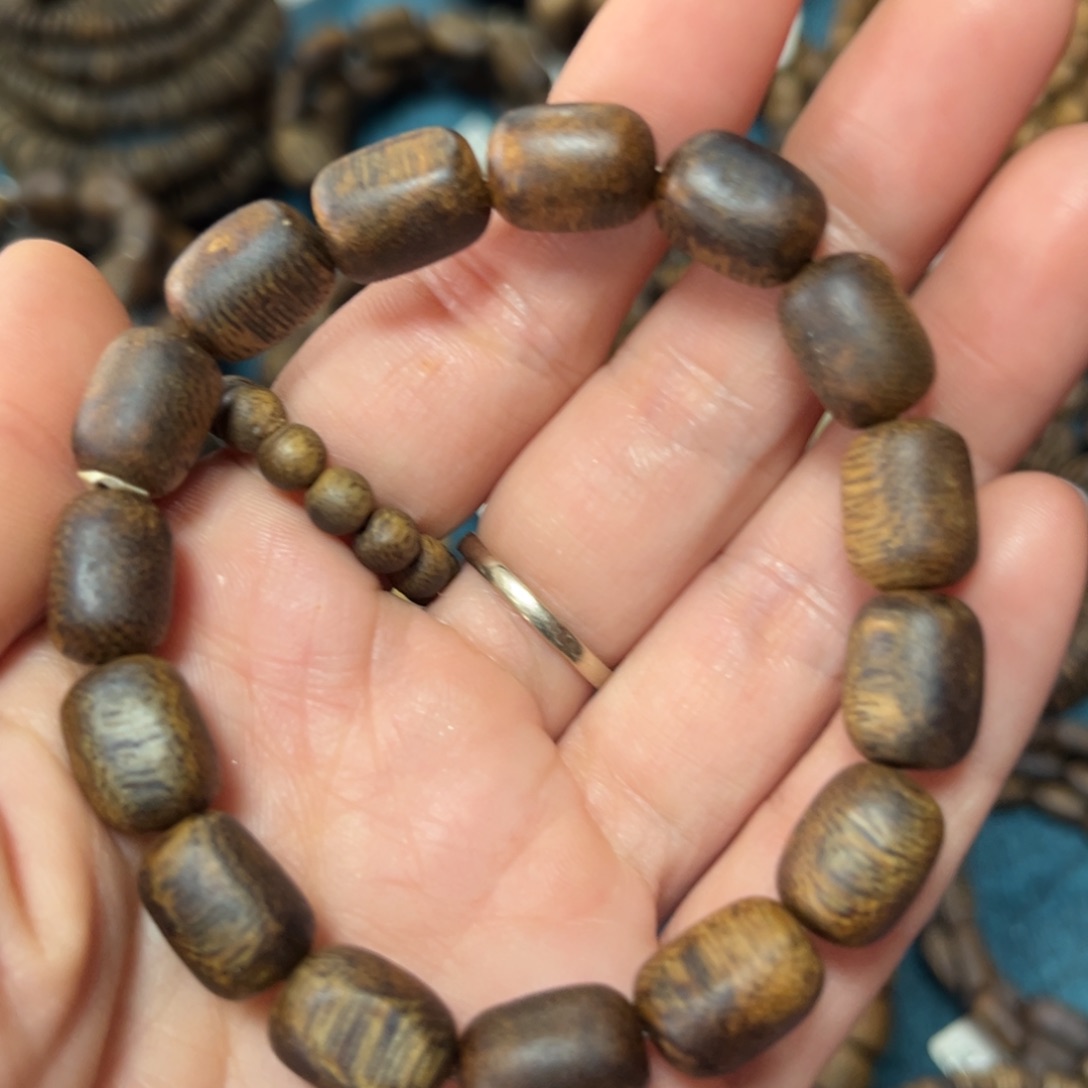 沉香手串汝湖卡9-8克多样性发货一条