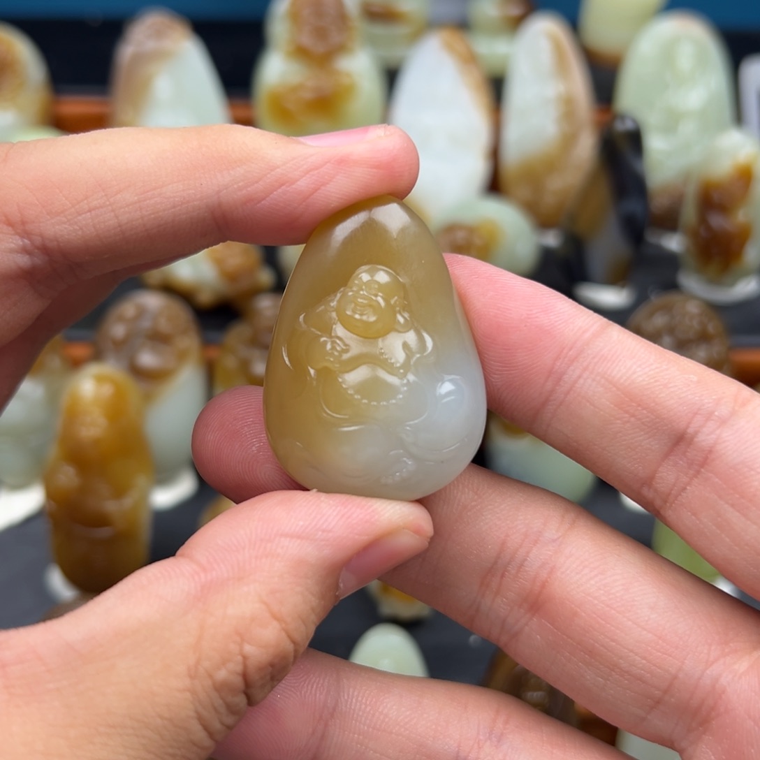 和田玉（糖玉）未镶嵌颈饰青*