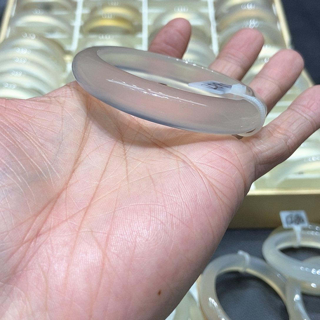 玛瑙/玉髓手镯未镶嵌海*064