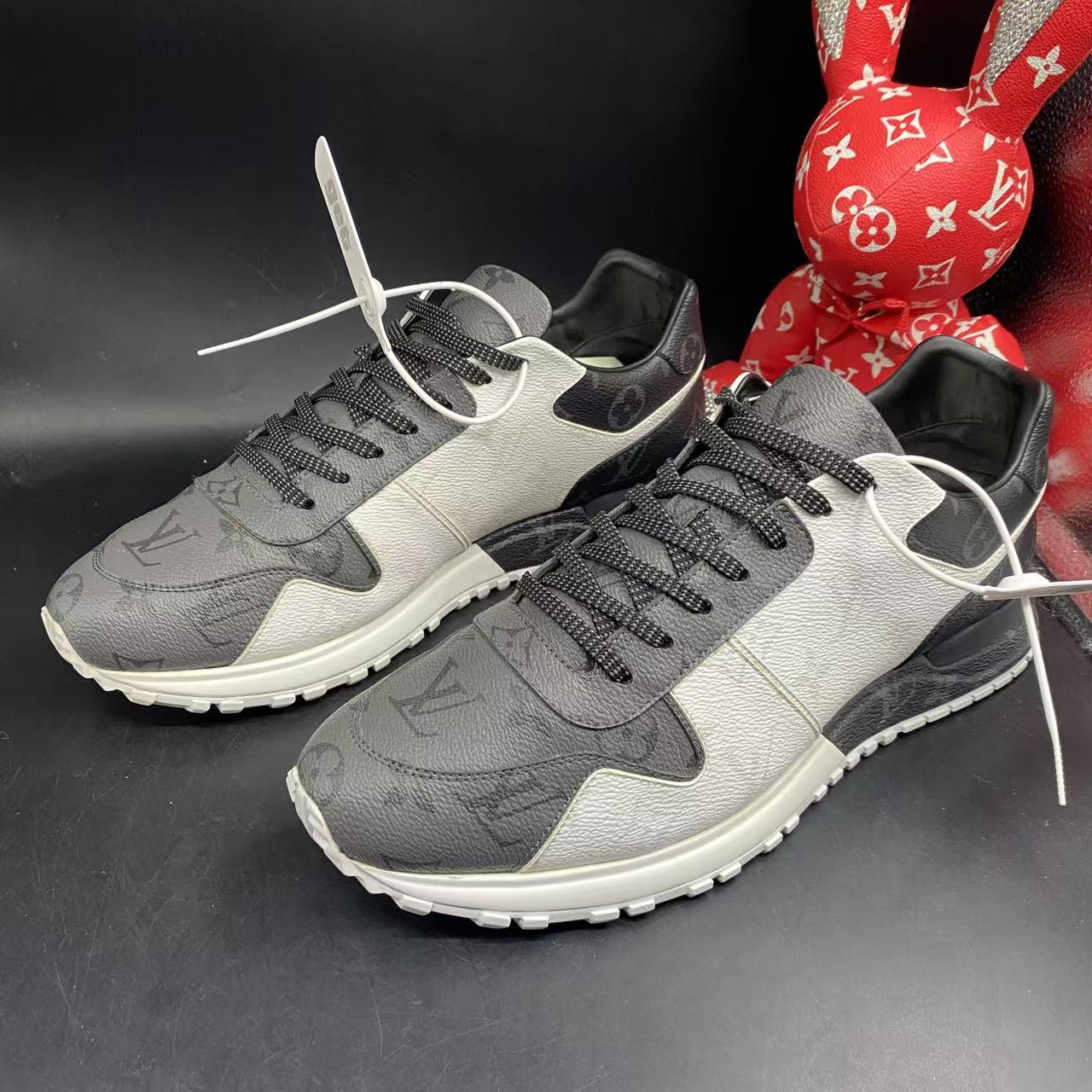 95新 LouisVuitton/路易威登 三色老花运动鞋42.5码ddm1925