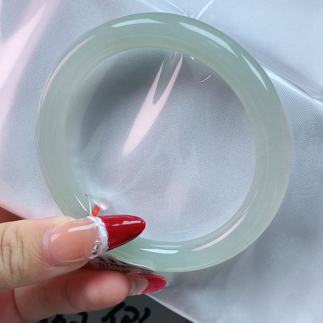 翡翠手镯未镶嵌56圈