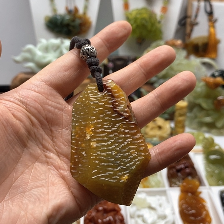 未镶嵌蛇纹石玉颈饰