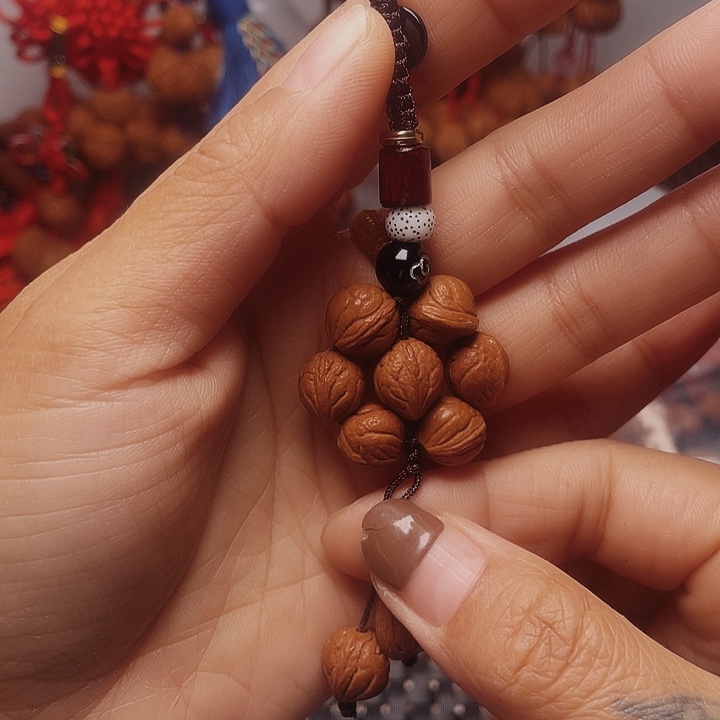 木质类龙纹桃枭挂件