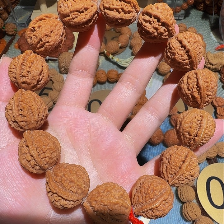 文玩核桃吊坠龙骨麒麟