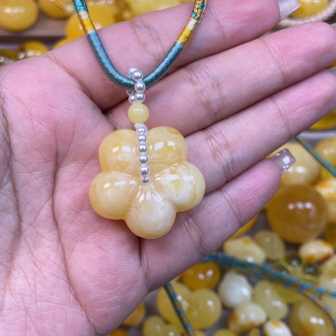 然***阴琥珀未镶嵌珠宝奇石