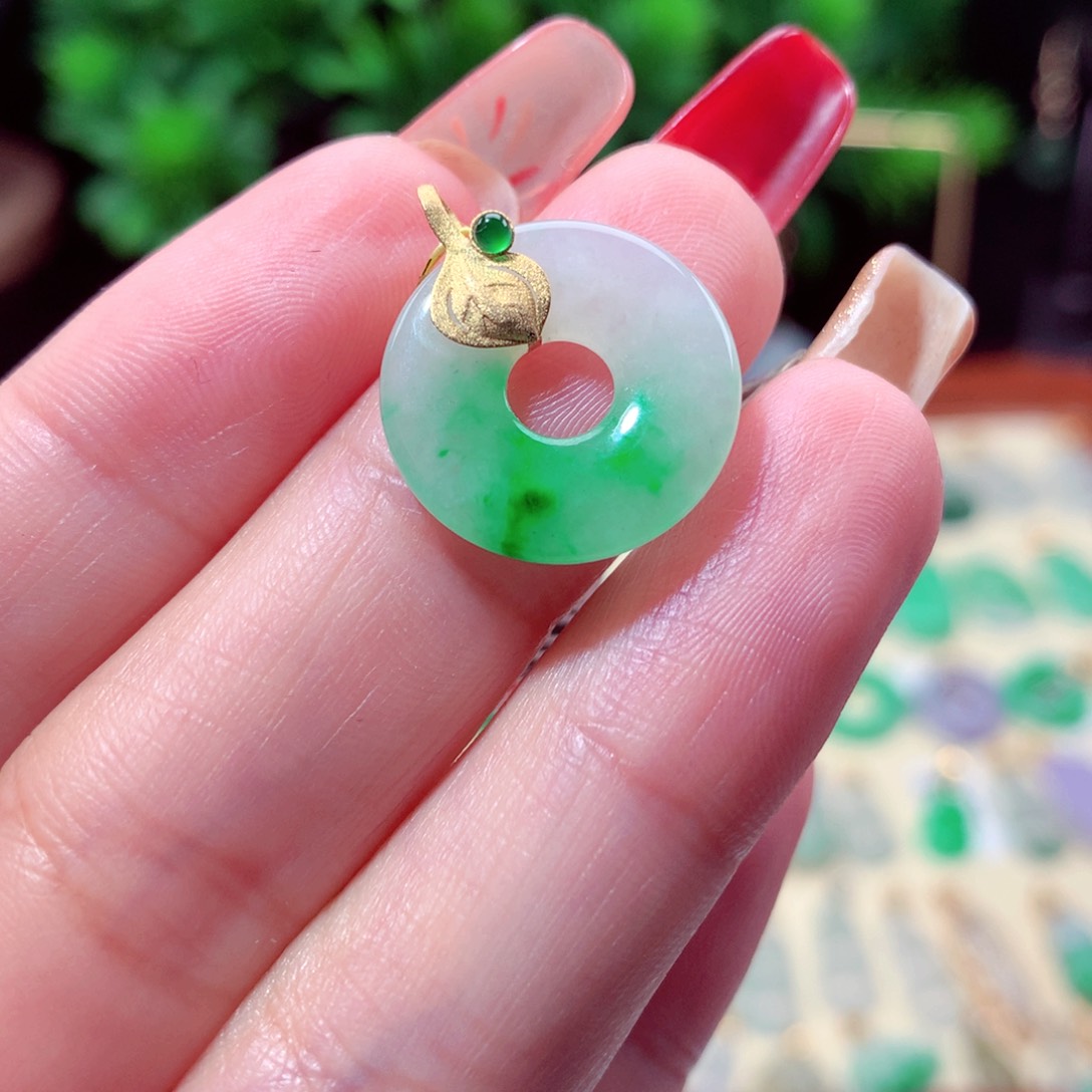 翡翠吊坠(不含链)18K金镶嵌