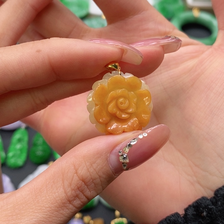 翡翠颈饰未镶嵌吊坠