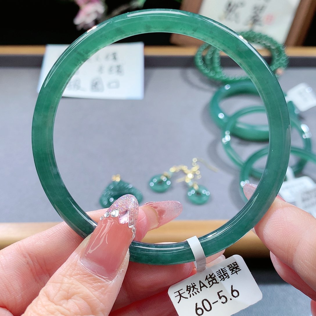 翡翠手镯（圆镯）未镶嵌