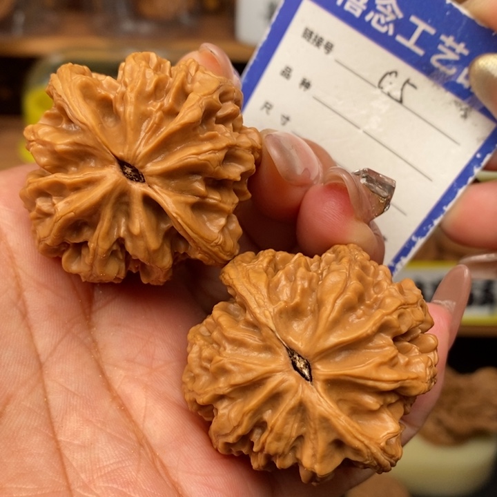 文玩核桃吊坠42全品大枯石