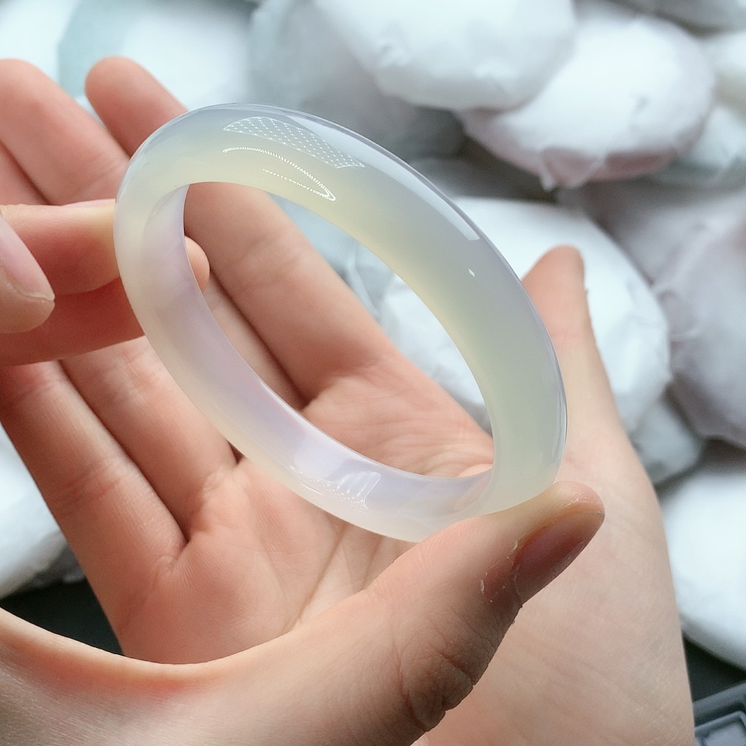 玛瑙/玉髓手镯未镶嵌60